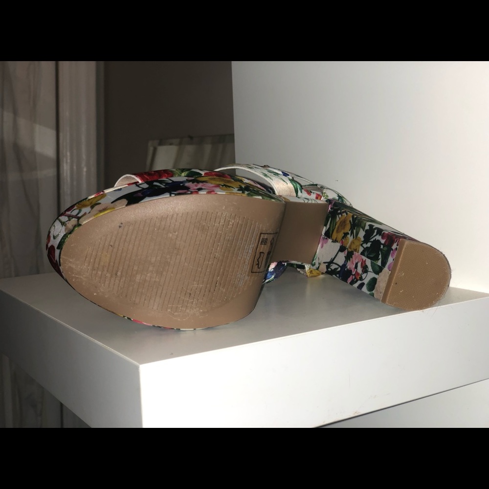 Heels - Picture 3 of 4
